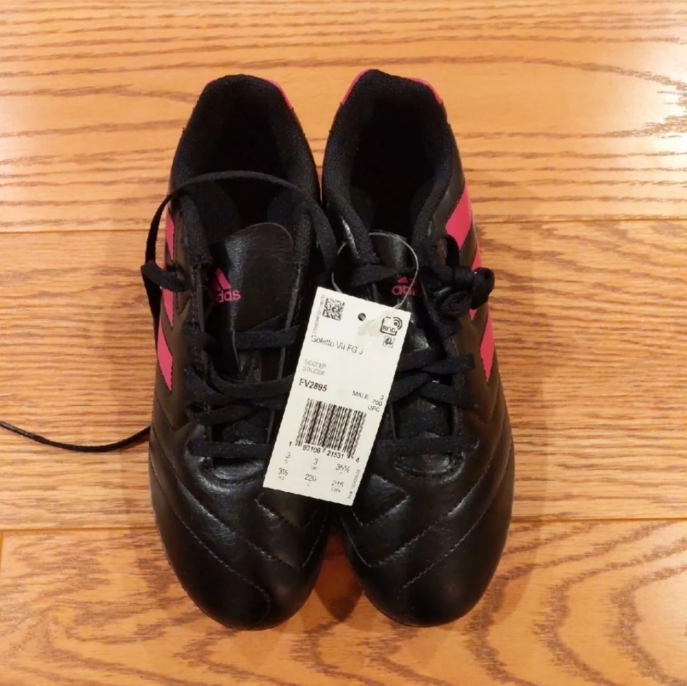 NWT cleats